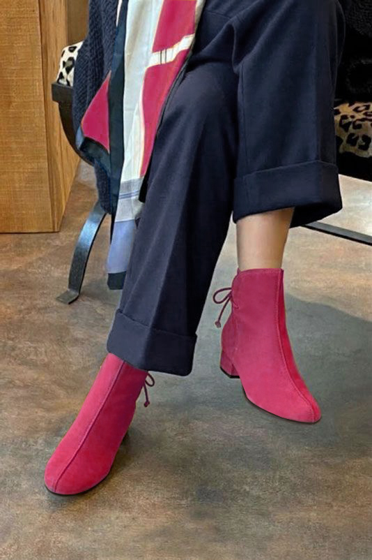 Women's fuchsia back lace-up ankle boots with round toe and low block heel - Top view